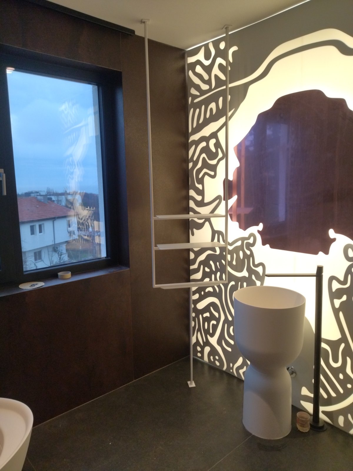 Fitting the freestanding basin before the lit pattern wall
